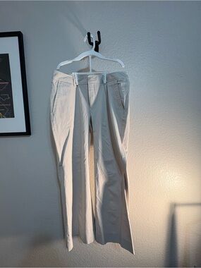 Womyn’s egg shell chino pants